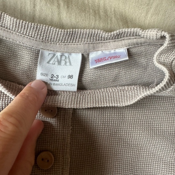 Zara Long-Sleeve Henley Top in Light Gray - Picture 3 of 3